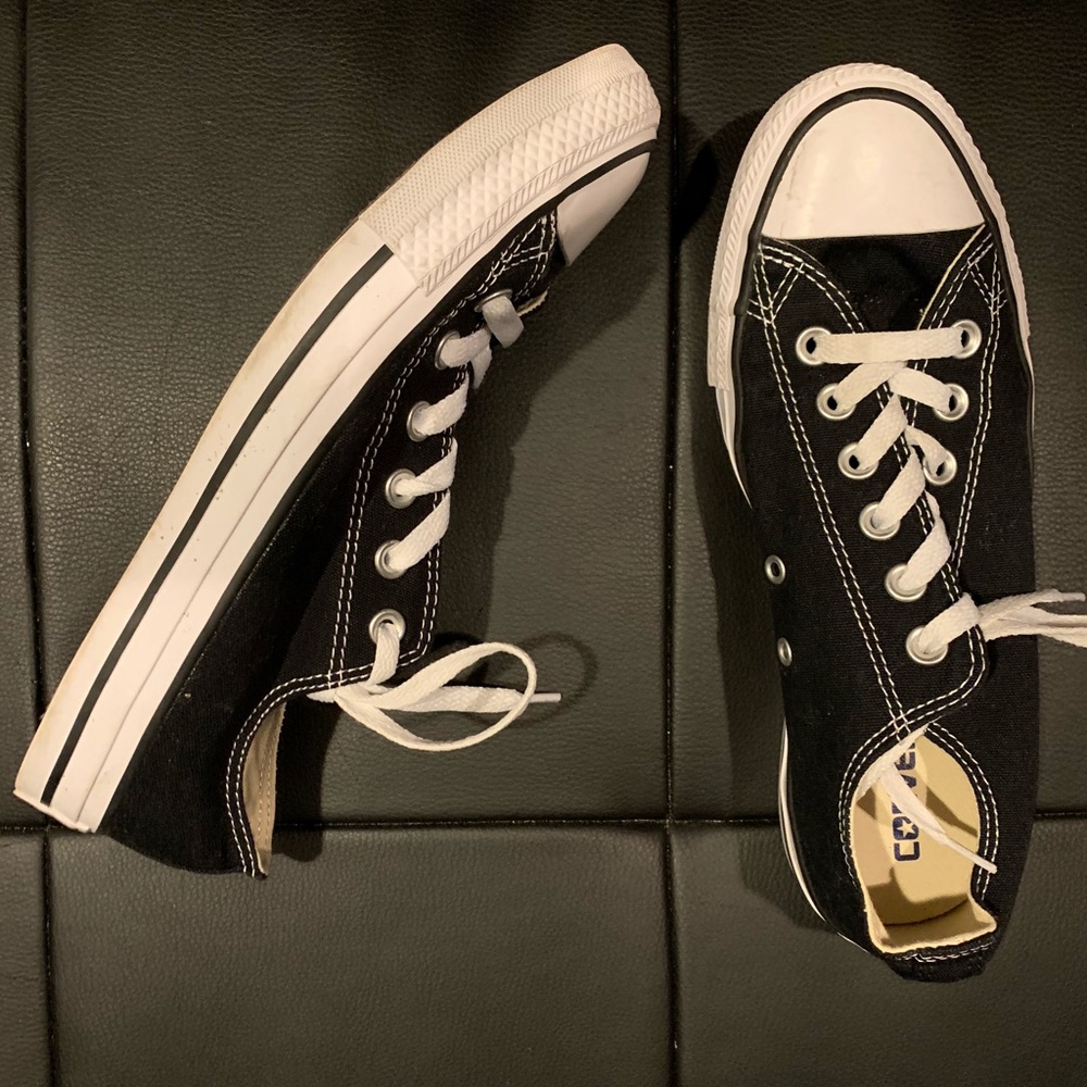 Converse women’s size 8